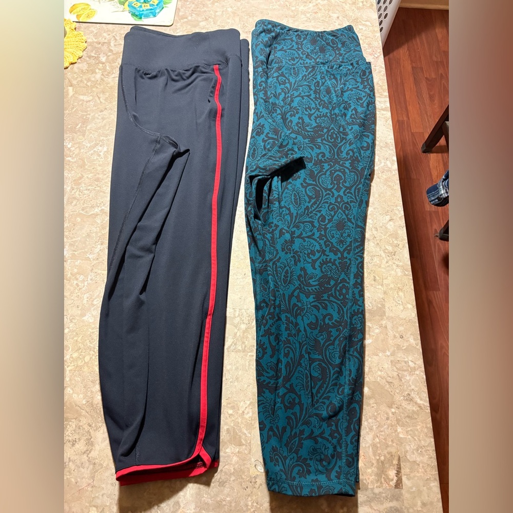 Like New Lane Bryant LIVI Leggings bundle of 2 plus size 26/28both